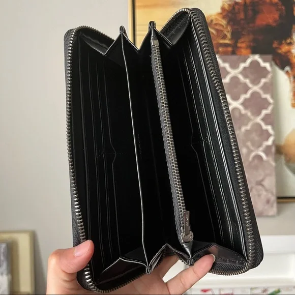 NWOT Coach Accordion Wallet In Signature Leather Black Embossed 74918 - Picture 2 of 5